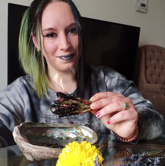 Profile Picture of Mallory Tiefel (@mallorytiefel) on Poshmark