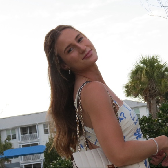 Profile Picture of Payton Weisman (@paytonweisman) on Poshmark