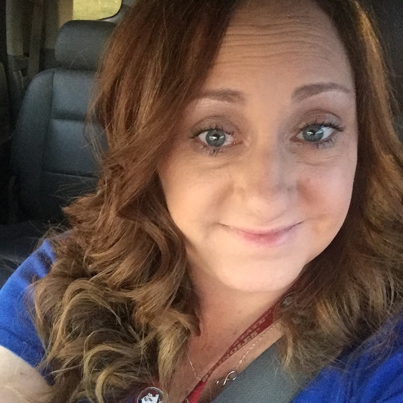 Profile Picture of Cindy Michaels (@clmichaels) on Poshmark