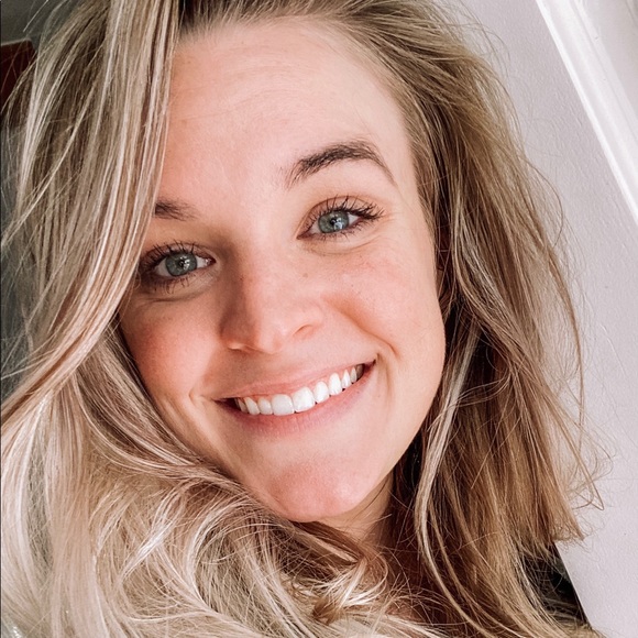 Profile Picture of Amanda Jester (@xonkamanda) on Poshmark