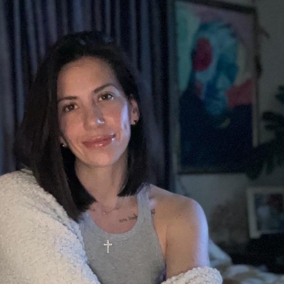 Profile Picture of Crumly Weitman (@oliver1lilye3g6) on Poshmark