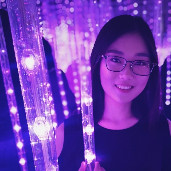 Profile Picture of Xueying Lu (@luxueyin) on Poshmark