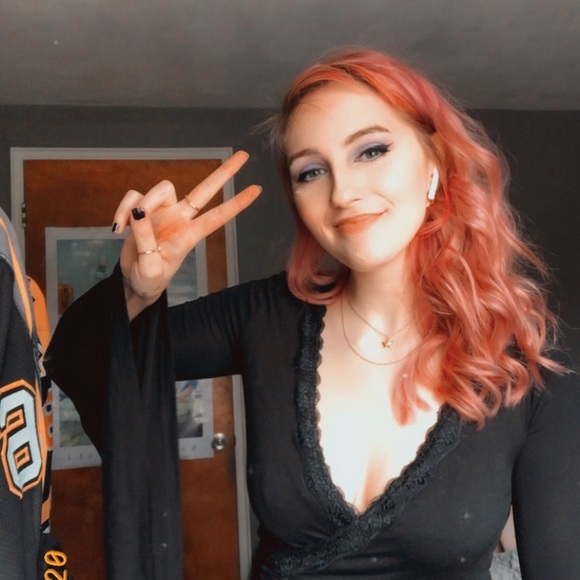 Profile Picture of Anna Kimak (@ziggymarieart) on Poshmark