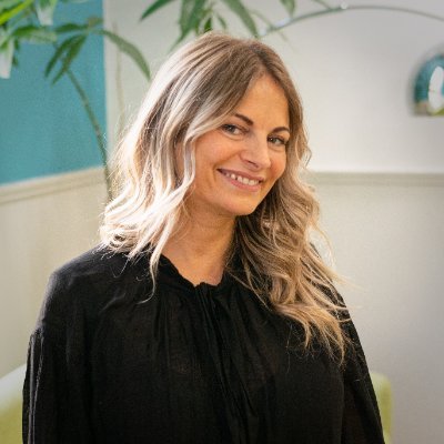 Profile Picture of Zoë Sinclair (@zoesumdog) on Twitter