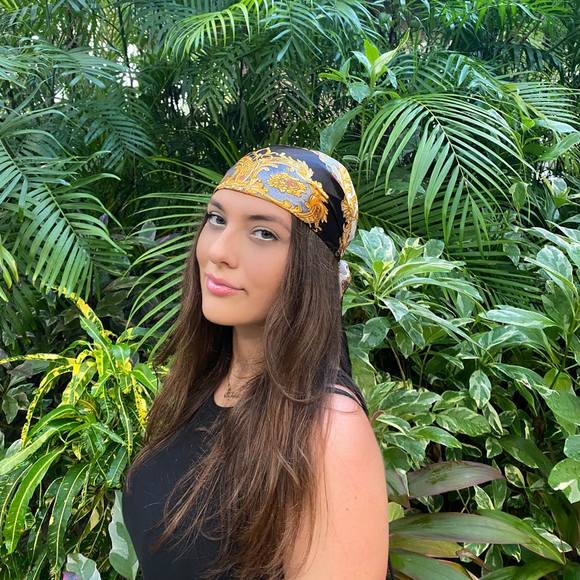 Profile Picture of Shushan Mikayelyan (@eresgeerk) on Poshmark