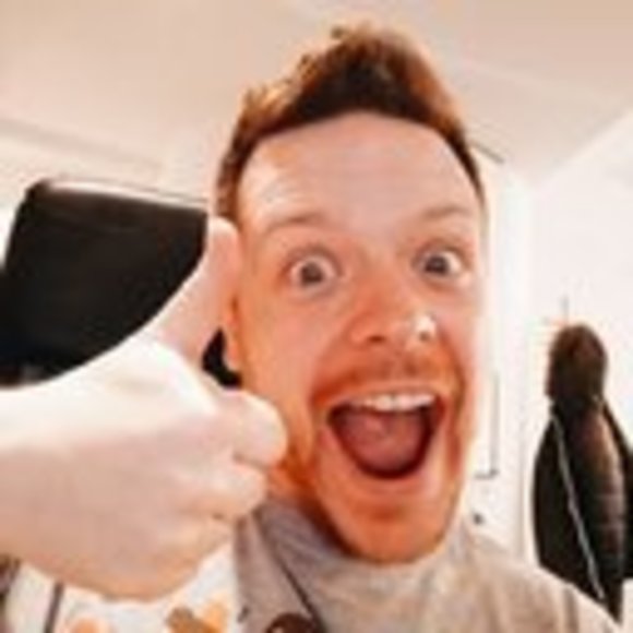 Profile Picture of Jeffrey Scott (@jeffrey7scott) on Poshmark