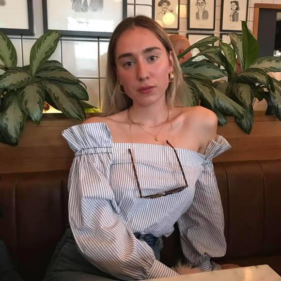 Profile Picture of Claudia Forgues (@forguesclaudia) on Poshmark