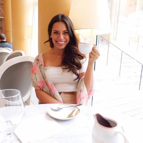 Profile Picture of Sarra Qutob (@impookie123) on Poshmark