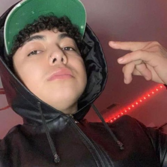 Kevin Paz - Poshmark Profile Picture of Kevin Paz (@kebinmelgarpaz) on Poshmark