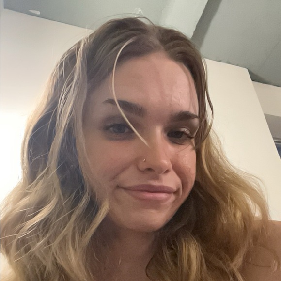 Profile Picture of Natalie Filkins (@nata_lie_03) on Poshmark
