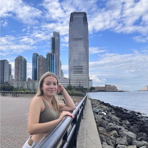 Profile Picture of Jessica Trinca (@jessicatrinca15) on Poshmark