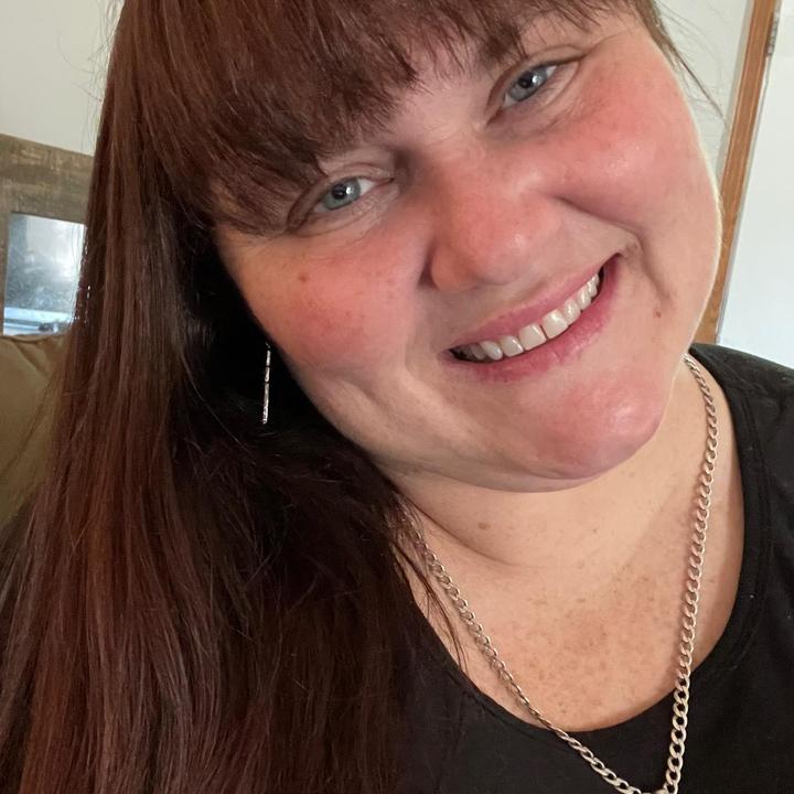 Jessica Earls - Tiktok Profile Picture of Jessica Earls (@@jessicahamiltonearls) on Tiktok