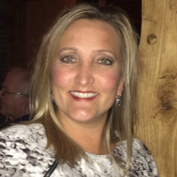 Kelly Krulikowski - Poshmark Profile Picture of Kelly Krulikowski (@kellykru) on Poshmark