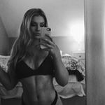 Profile Picture of Dani DesLauriers (@danielledeslauriers) on Instagram