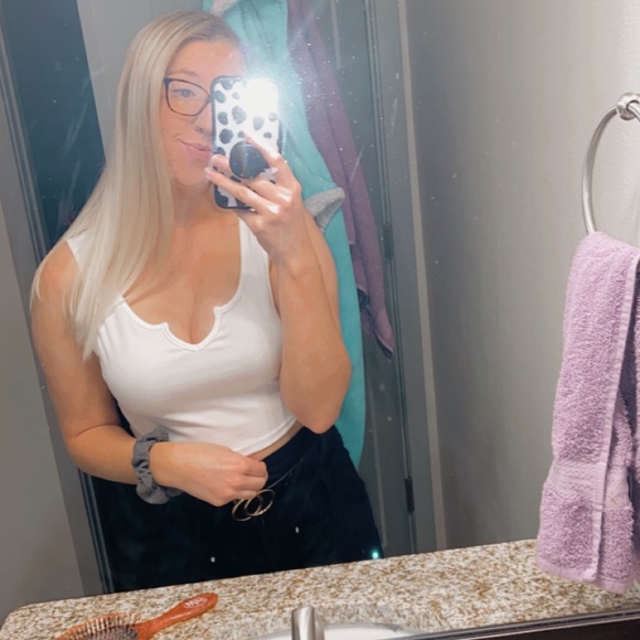 Profile Picture of Leah Markwardt (@leahmarkwardt) on Poshmark