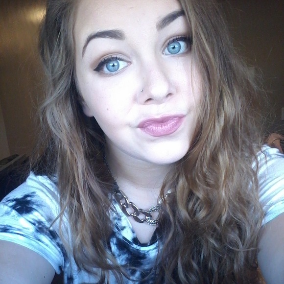 Darian Cooper - Poshmark Profile Picture of Darian Cooper (@darianlorol) on Poshmark