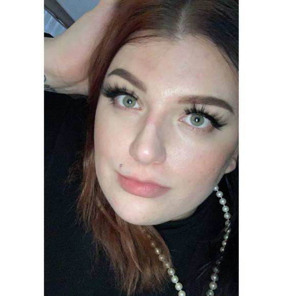 Profile Picture of Elizabeth Konigsmark (@ekonigsmark) on Poshmark