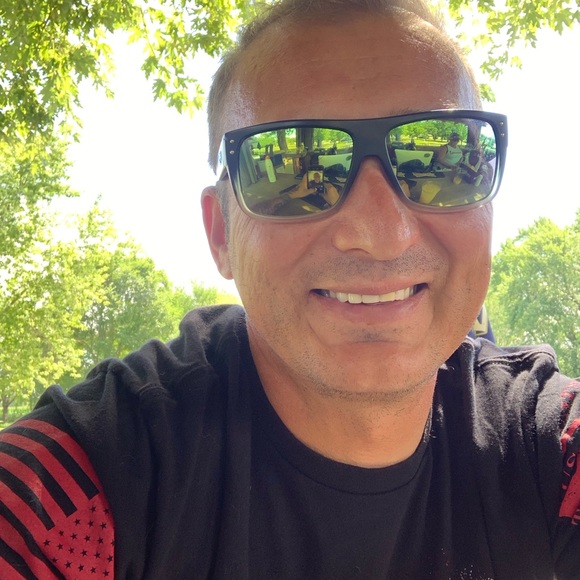 Profile Picture of Daniel Basic (@danielbasic) on Poshmark