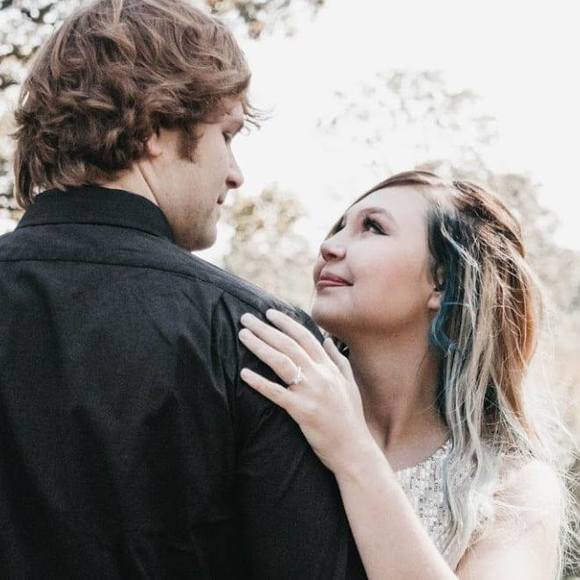 Alyssa Amburn - Poshmark Profile Picture of Alyssa Amburn (@allyamburn9) on Poshmark