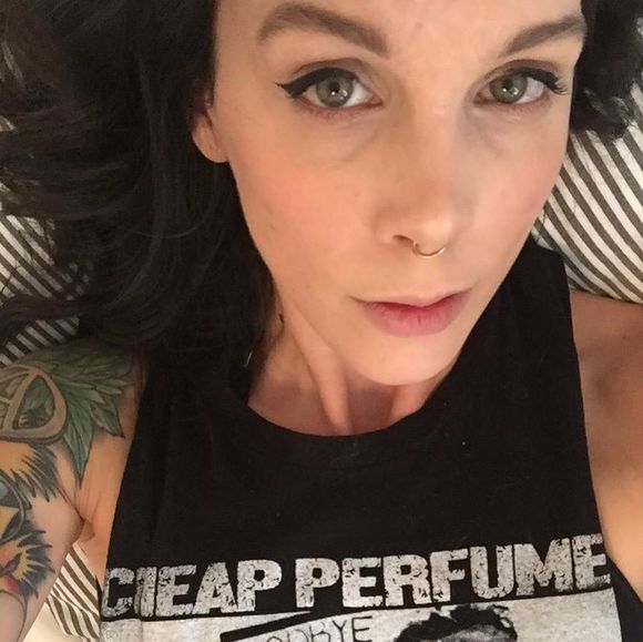 Profile Picture of Heather Izzett (@heatherfraggle) on Poshmark