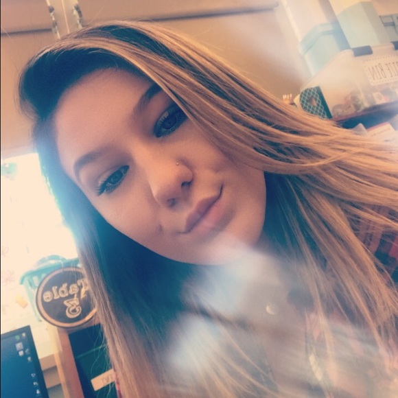 Profile Picture of Brianna Bilboa (@bbrianna_bilboa) on Poshmark