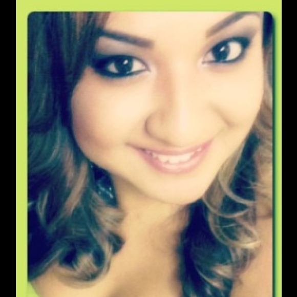 Profile Picture of Tehani Louis (@thoney143) on Poshmark