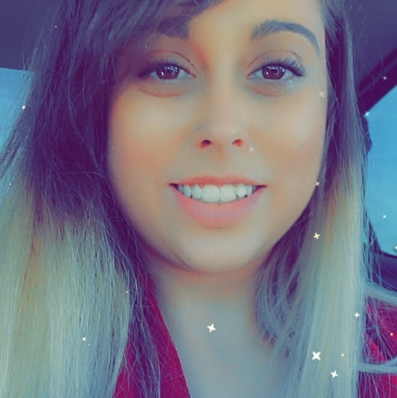 Profile Picture of Amanda Slavens (@mandy993) on Poshmark