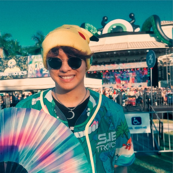 Profile Picture of Doan Nguyen (@lunaur) on Poshmark