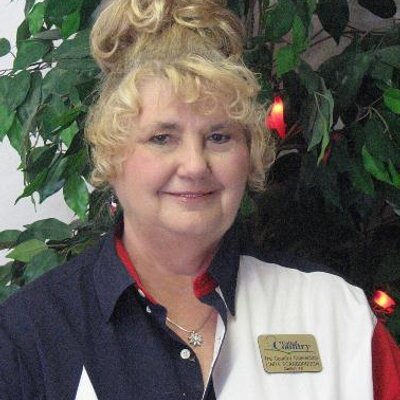 Profile Picture of Linda Scarborough (@Momscarb) on Twitter