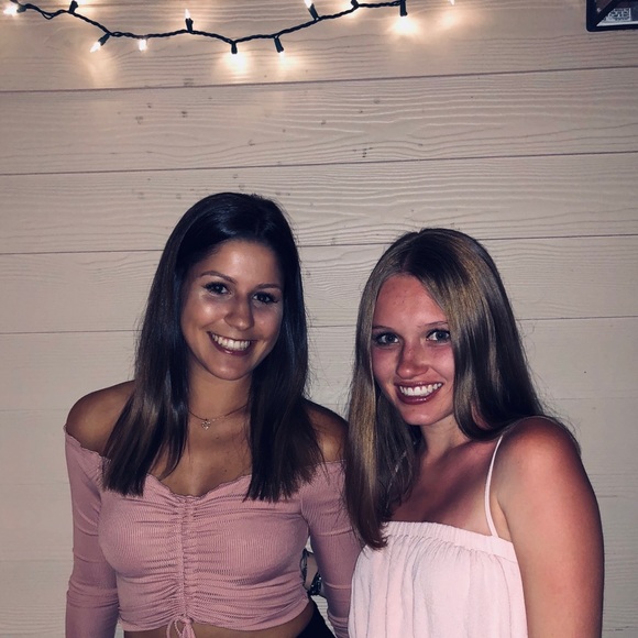 Profile Picture of Amy Arbit (@amyarbitt_) on Poshmark