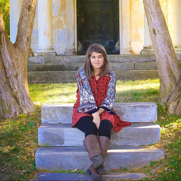 Profile Picture of Bobbi Malmgren (@bmalmgren98) on Poshmark