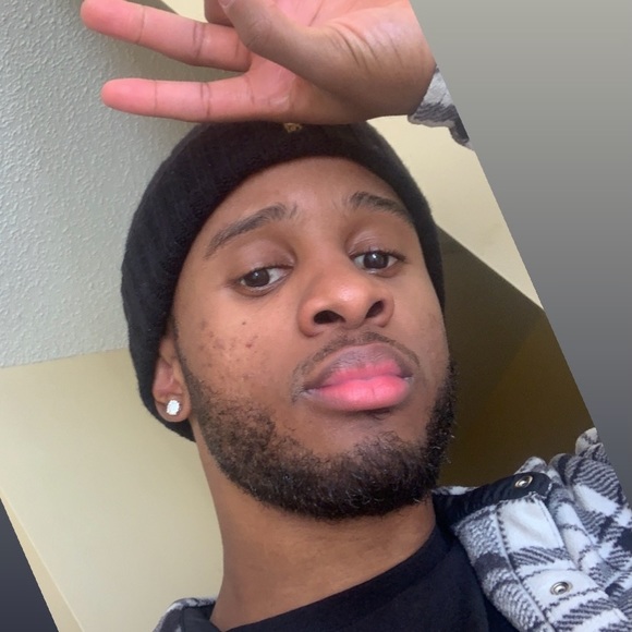 Profile Picture of Alex Haines (@hainesa253) on Poshmark
