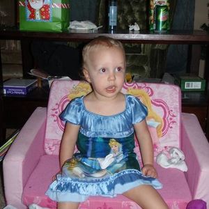 Profile Picture of Robyn Combs (@abagealsmom) on Myspace