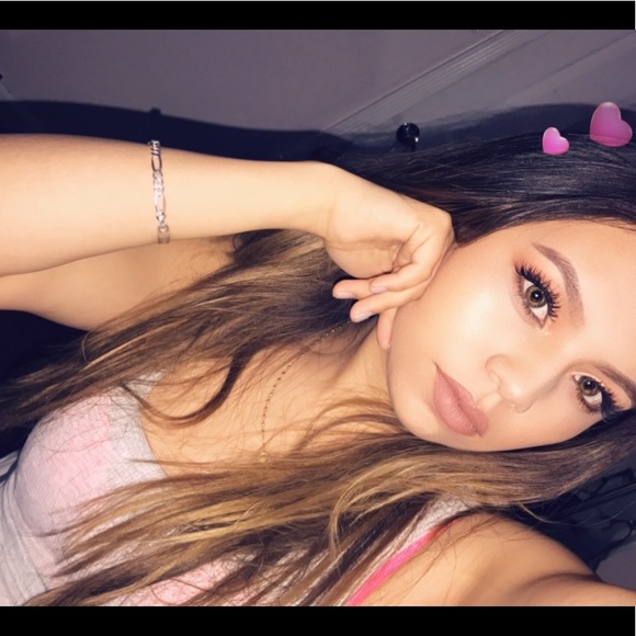 Profile Picture of Lizeth Lara (@lizethlara) on Poshmark