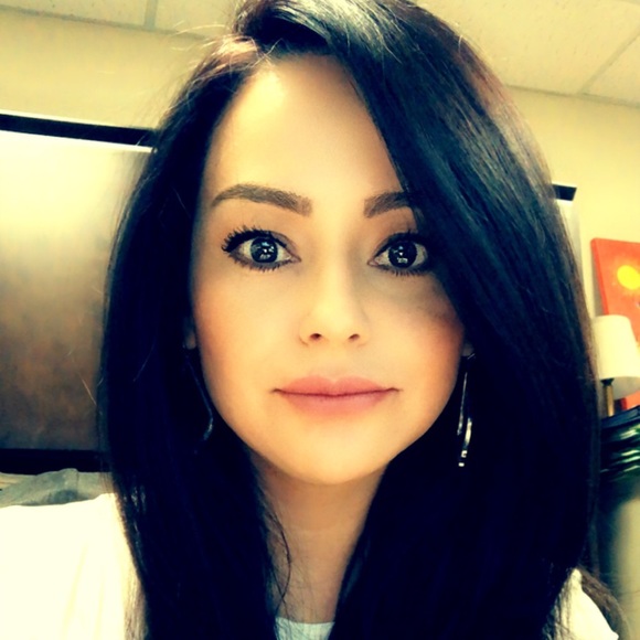 Profile Picture of Nelly Jimenez (@nellyjimenez885) on Poshmark
