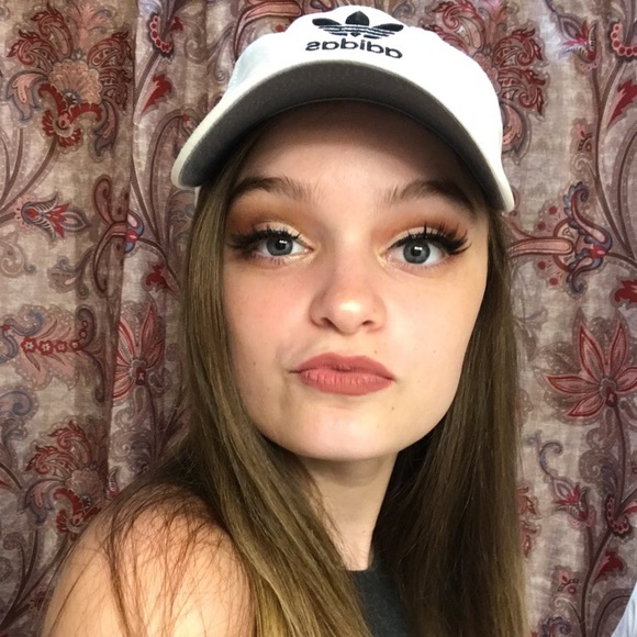 Profile Picture of Amanda Jacobs (@amandaj0299) on Poshmark