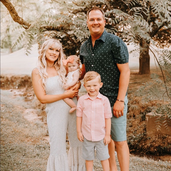 Profile Picture of Lisa Farnham (@lisafarnham2015) on Poshmark