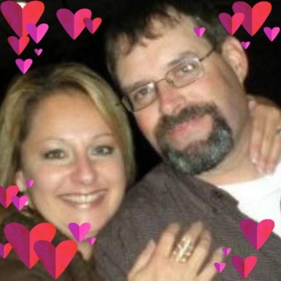 Profile Picture of Julie Sandeman (@ayziesmom) on Poshmark