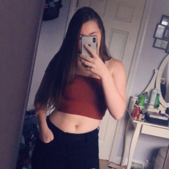 Profile Picture of Jayna Shank (@jaynacheer) on Poshmark