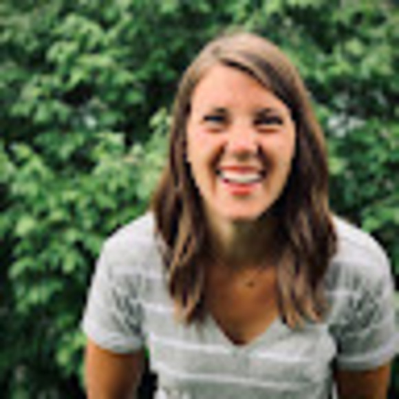 Profile Picture of Kellynne Meyers (@kellynnemeyers) on Poshmark