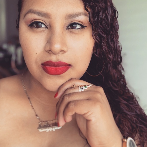 Profile Picture of Katherine Alvarado (@katherine27a) on Poshmark