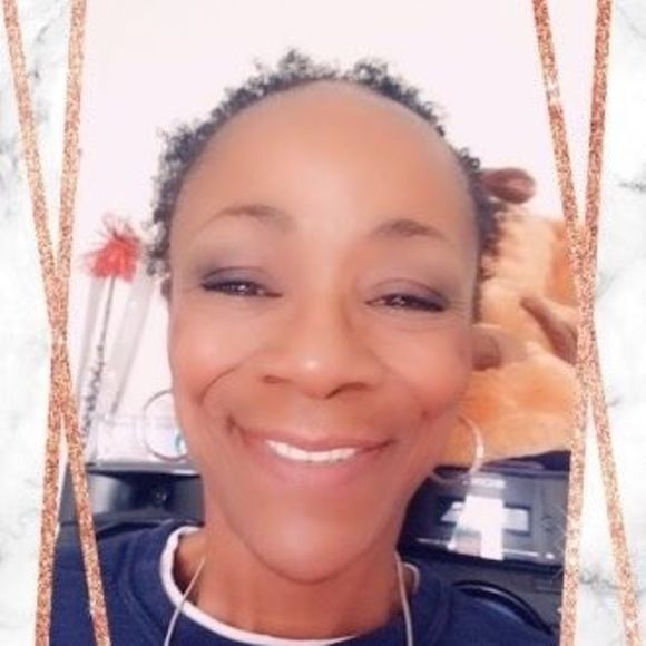 Profile Picture of Sandra Lumbard (@sandra_lumbard) on Poshmark