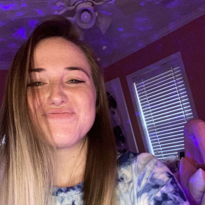 Profile Picture of Hollimess (@hollimess) on Tiktok