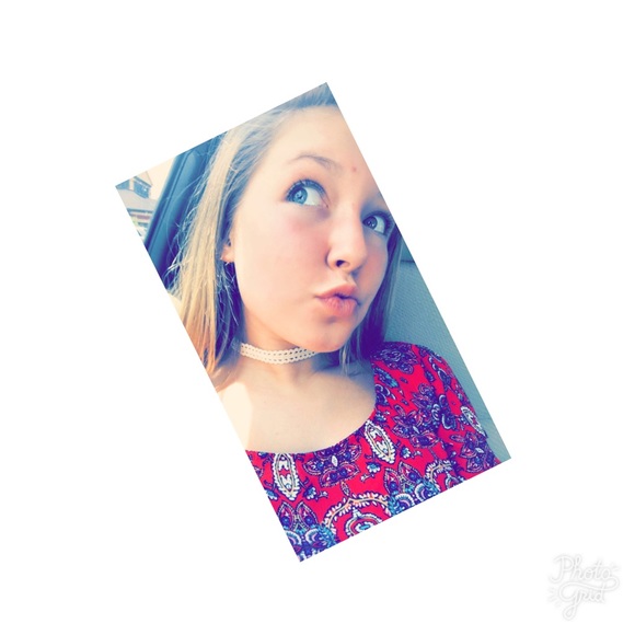 Emily Brabner - Poshmark Profile Picture of Emily Brabner (@emilybrab) on Poshmark