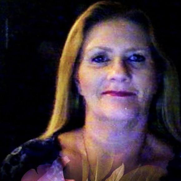 Profile Picture of Sheila Calyen (@scalyen) on Poshmark