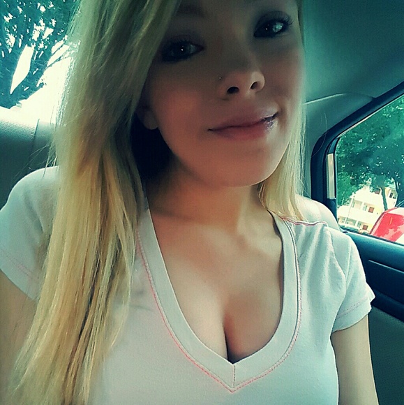 Profile Picture of Cassandra Tidwell (@cassie_renee1) on Poshmark