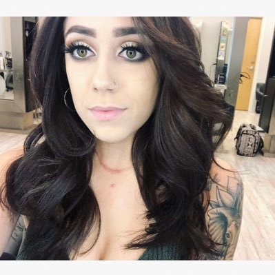 Profile Picture of Lisa (@kathymichelleXO) on Twitter