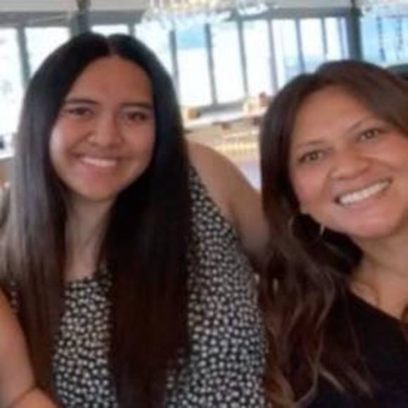 Profile Picture of Eleanor Hall- keil (@eleanorkeil) on Poshmark