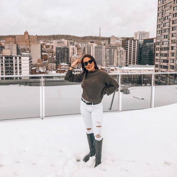 Larissa Hamamoto - Poshmark Profile Picture of Larissa Hamamoto (@laah_akemi) on Poshmark