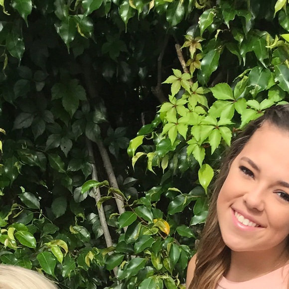 Profile Picture of Amanda Minnich (@amandaminnich15) on Poshmark